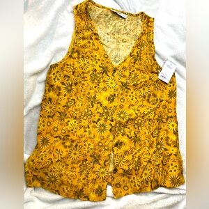 NWT. Sonoma women’s sleeveless blouse. Size medium